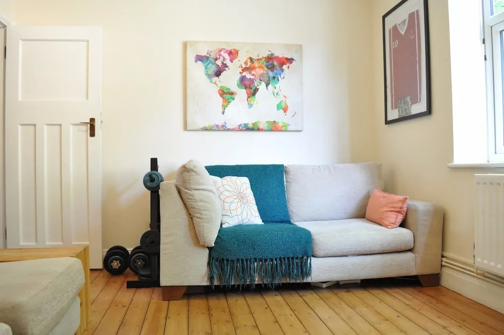Bright 1 Bedroom Flat in North London