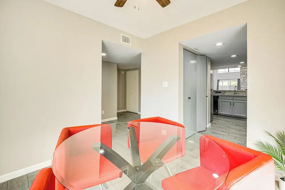 Pool Access! Retreat 16 Mi to Dtwn Phoenix