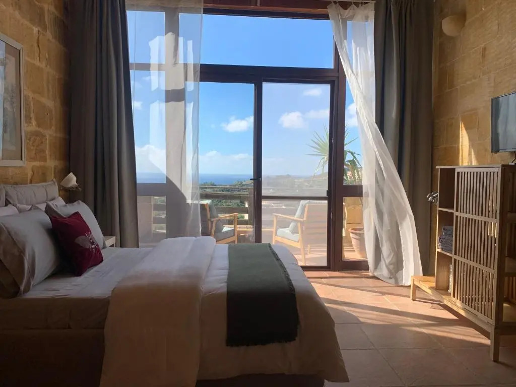 300y/o Farmhouse BLUE LAGOON VIEWS /AC/POOL QALA