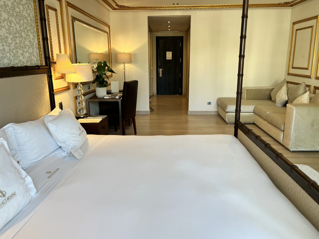 Healthouse Apartments