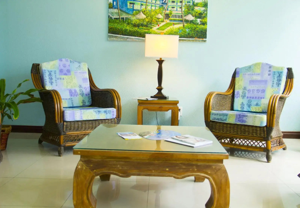 Dover Beach Hotel