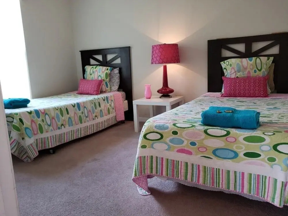 Ariel's By The Lake Gorgeous Private Pool Area 5 Bedroom Home by Redawning