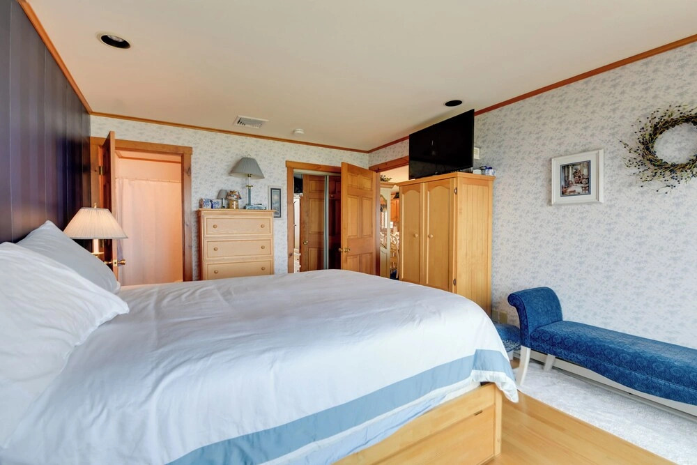 Lake Memphremagog Access: Newport Condo w/ Balcony