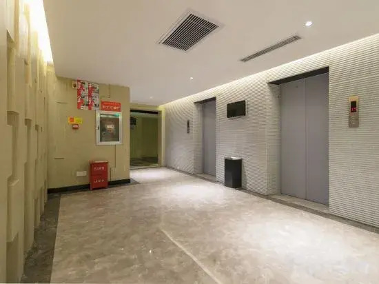 Xinbao Lijing Hotel (Shayang Hehua Road Food Street)