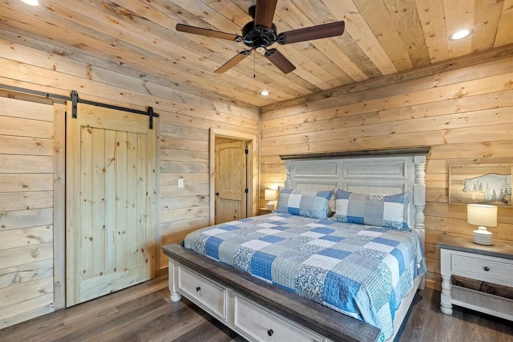 Victoria's Secrets 5 Bedroom Cabin by RedAwning