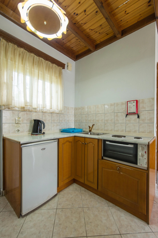Makis Studios & Apartments