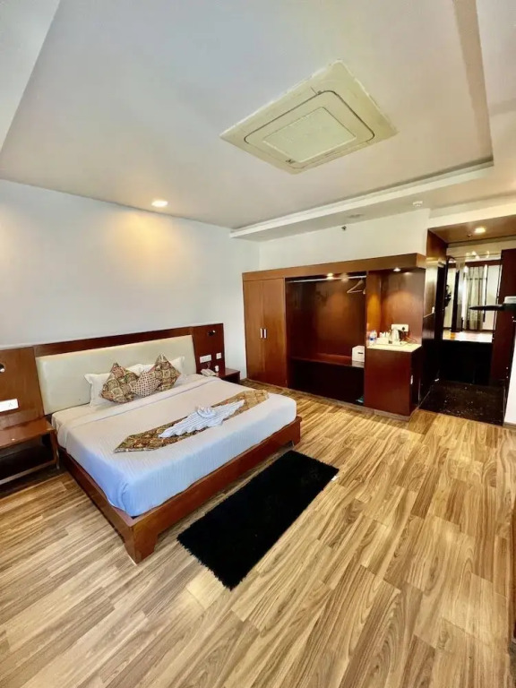 Sea Hawk - Luxury Hill Resort 4 mins from Bhimtal Lake