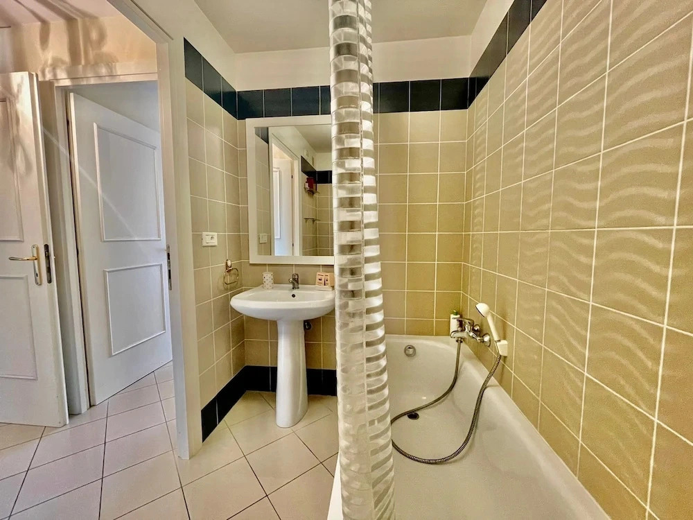 2 Rooms in Luxury Residence Bordering Monaco