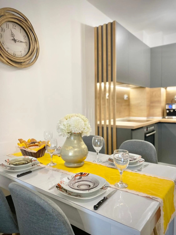 Art Apartment for 4 People Free Parking & Wifi