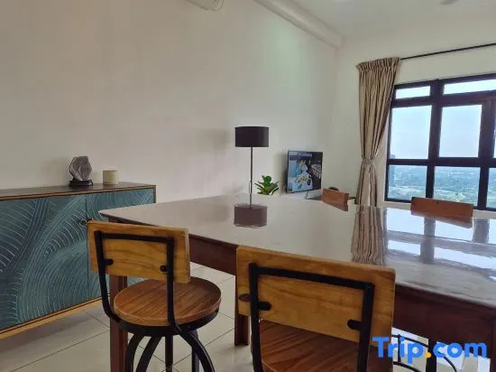 [Next to Lego Land] - Medini Family Suites for 3
