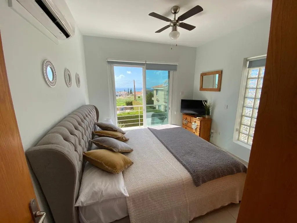 2 Bedroom Roof Terrace & Sea View Apartment