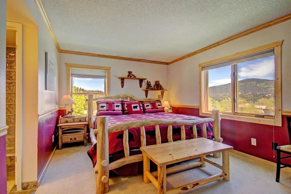 Sawmill 316 2 Br condo by RedAwning