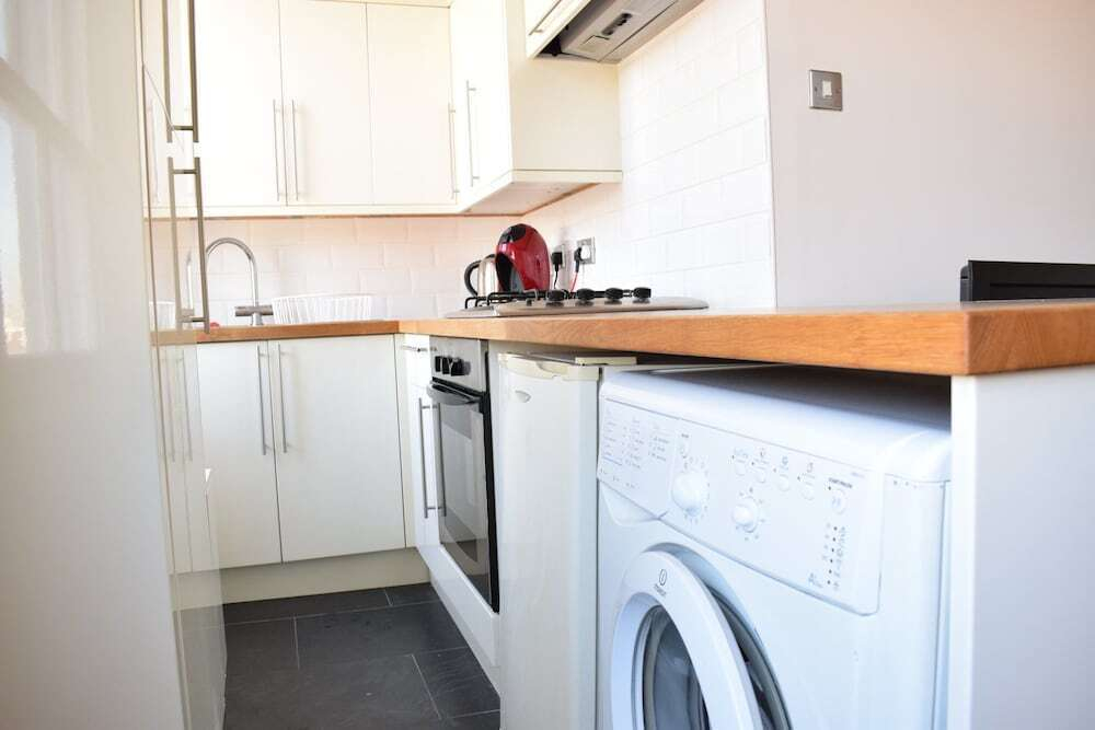 1BR - Notting Hill/Westbourne Park - FF - RGB 82545