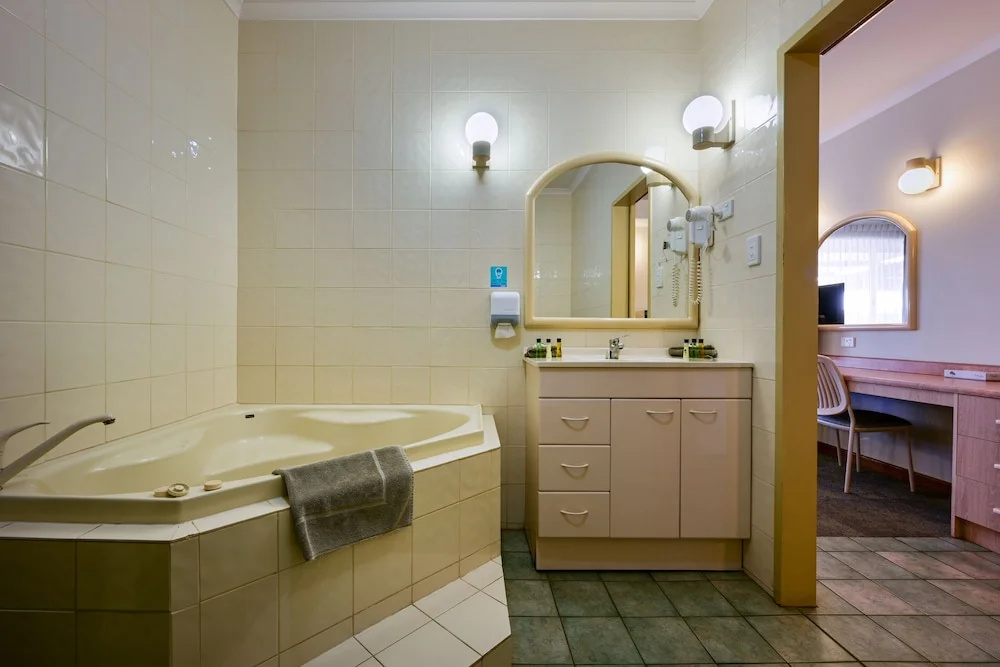 Westland Hotel Motel