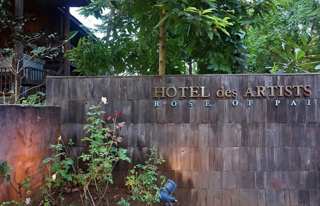 Hotel des Artists Rose of Pai