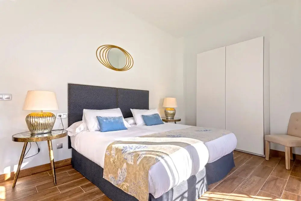 Beautiful 2BD Apartment With a Private Terrace Recaredo X