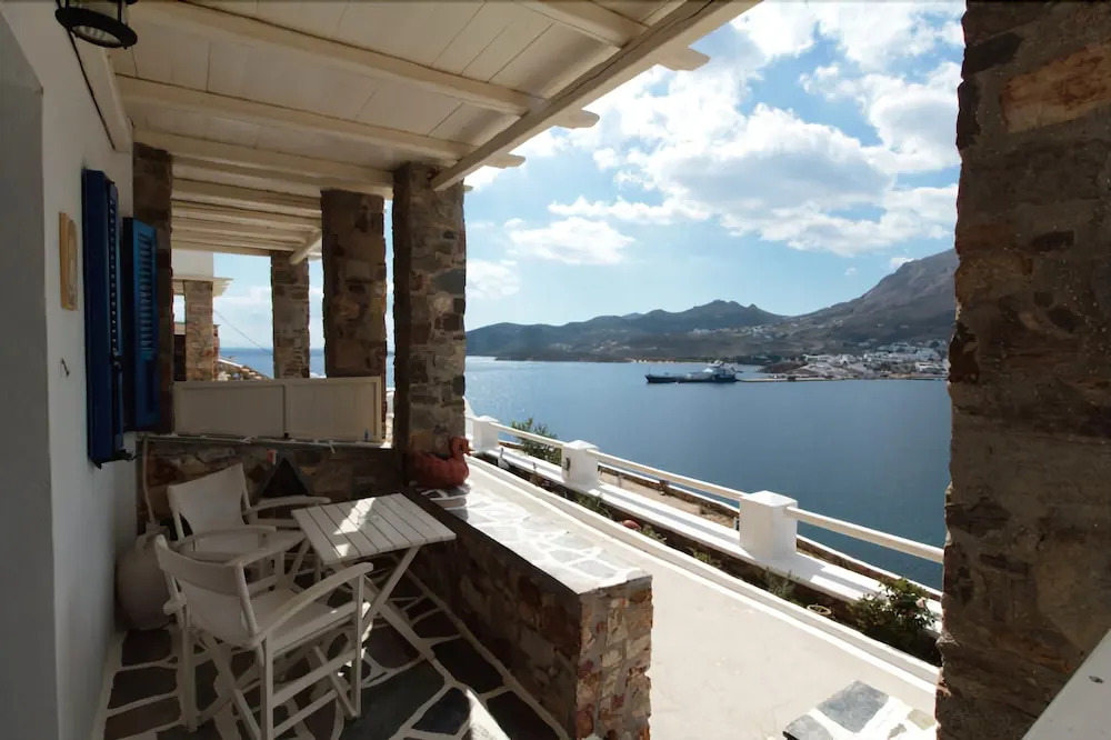Studios Niovi Serifos