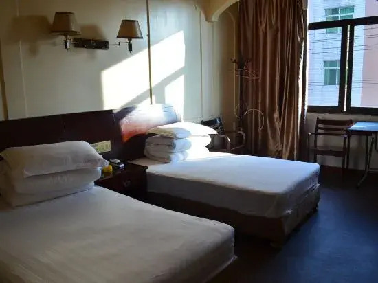 Yueqing Huarong Hotel