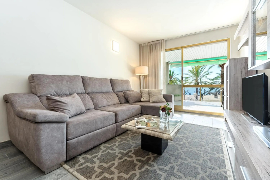 Apartment in front of the Beach