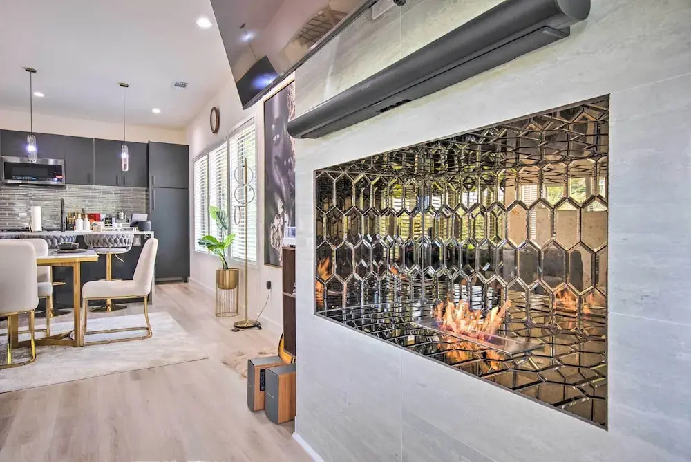 Luxury Smart Home 1 Mi to Mercedes-benz Stadium!