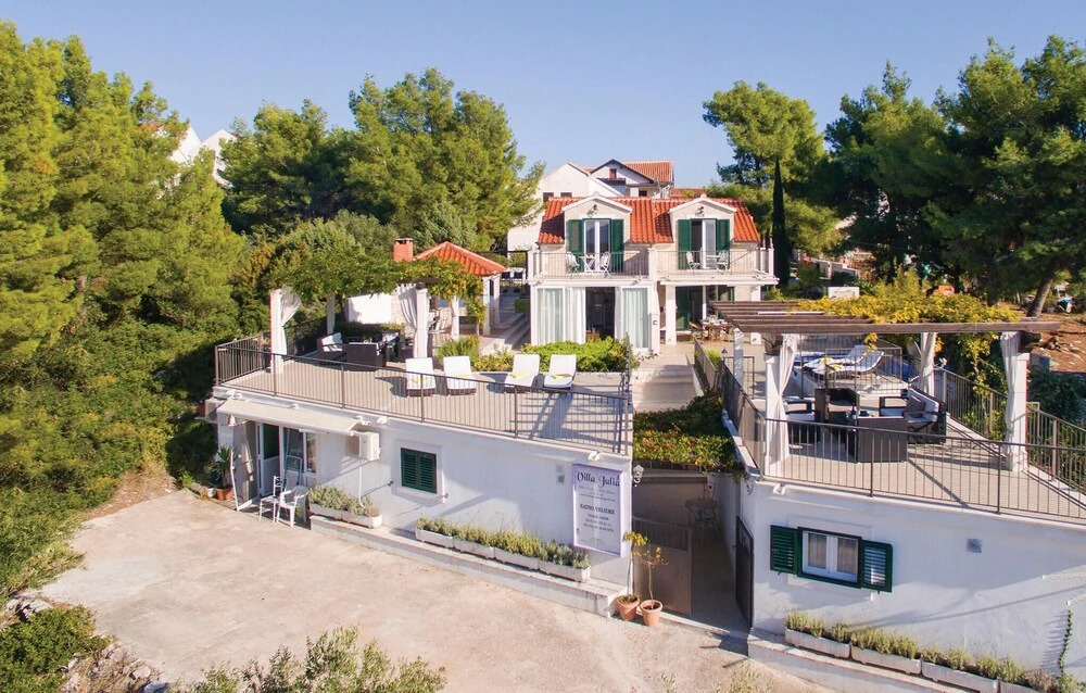Amazing Home in Milna With Wifi and 6 Bedrooms