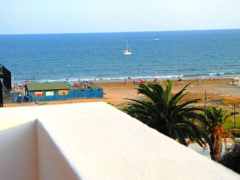 Alsave CaseSicule, Sea View Apartment with Veranda and Terrace, 50 mt from the Beach