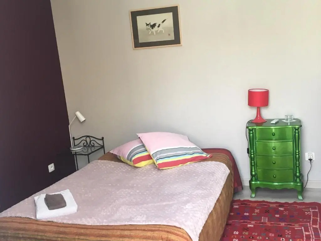 Chambre cosy et calme indépendante avec Salle de bains -Petit déjeuner-Terrasse- Proche du centre