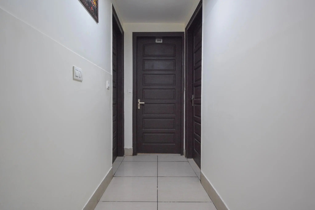 OYO 48542 Hotel Capital
