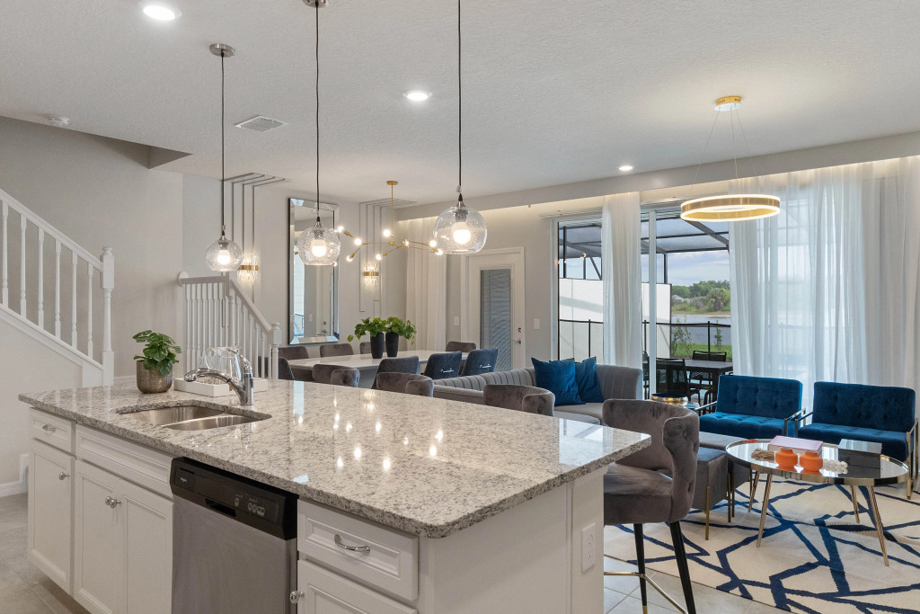 5 Beds / 4.5 Bathrooms / Solterra 7135 OL , Davenport , US
