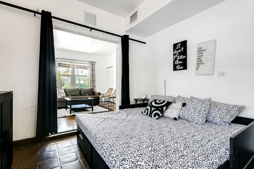 2 Bedroom/2 Bathroom Townhouse with Hottub