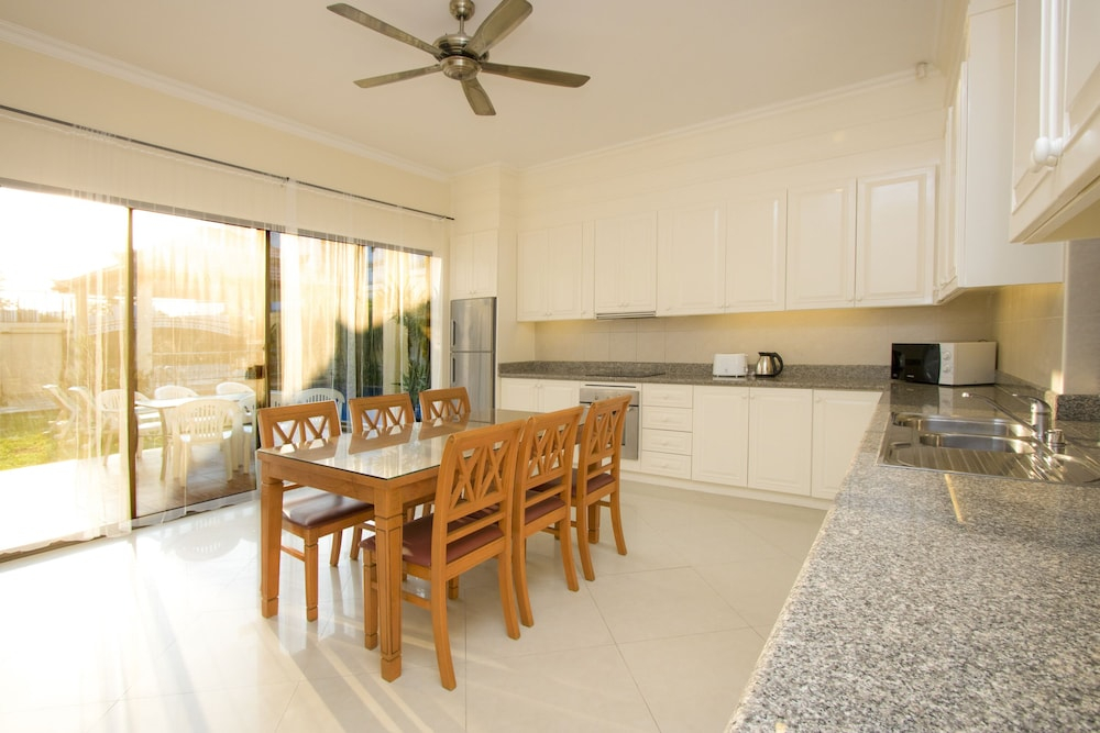 Avoca Pool Villas
