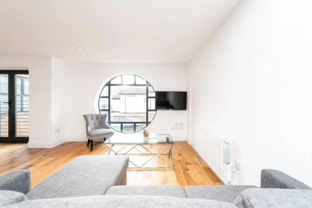 Large Apartment close to London BR1 II
