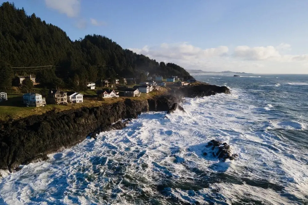 Whale Pointe 2 Br cottage by RedAwning