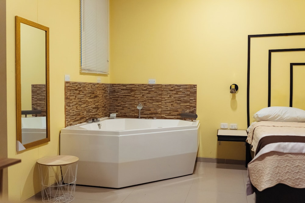 Mak Suites Apart Hotel