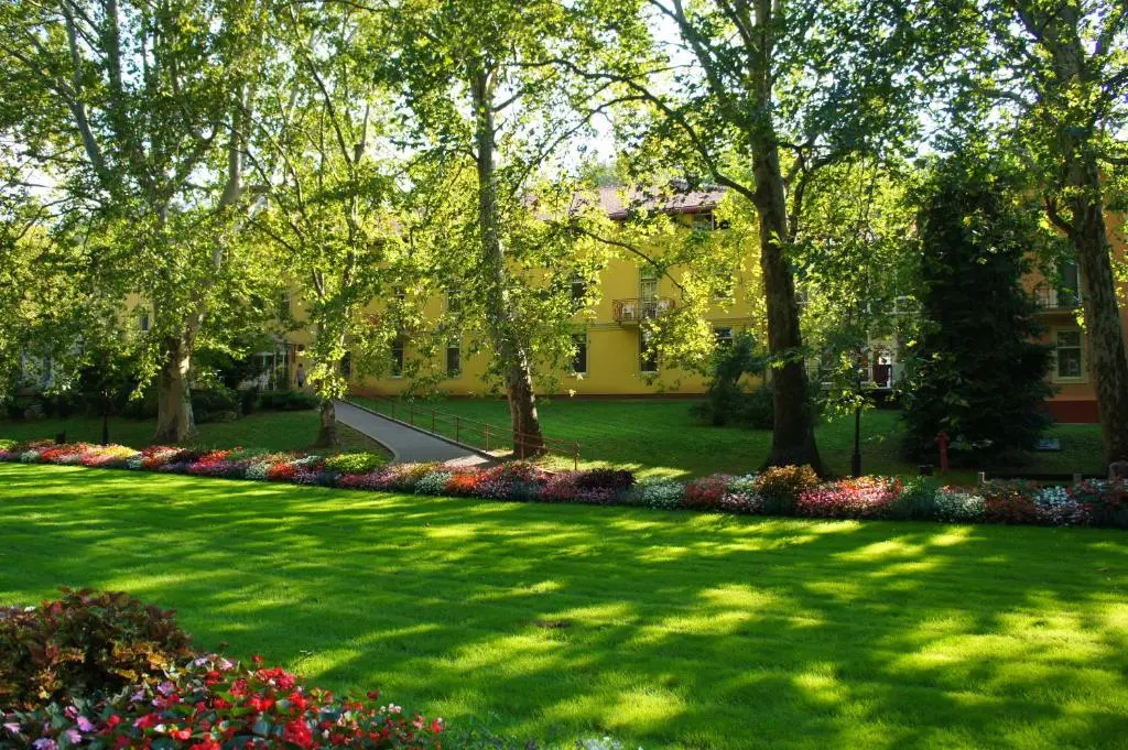 Valloris Apartments