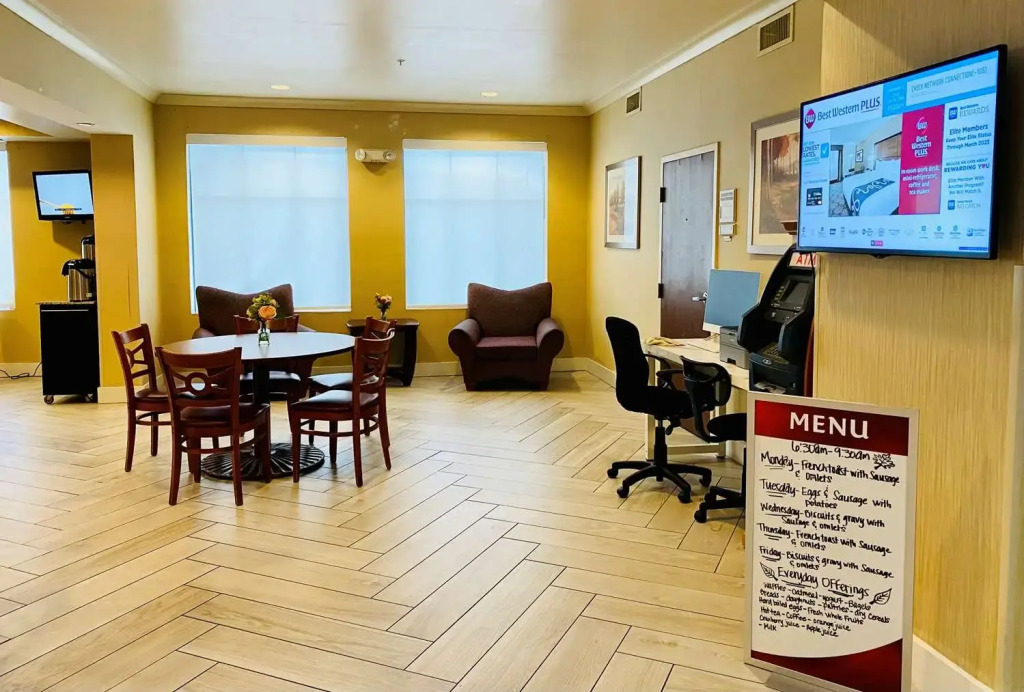 Best Western PLUS Hannaford Inn & Suites