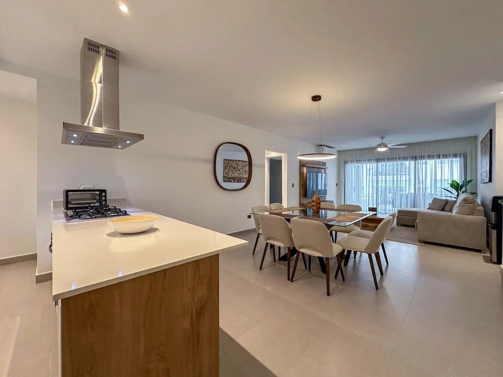 Gorgeous 2 BR Luxury Apartment