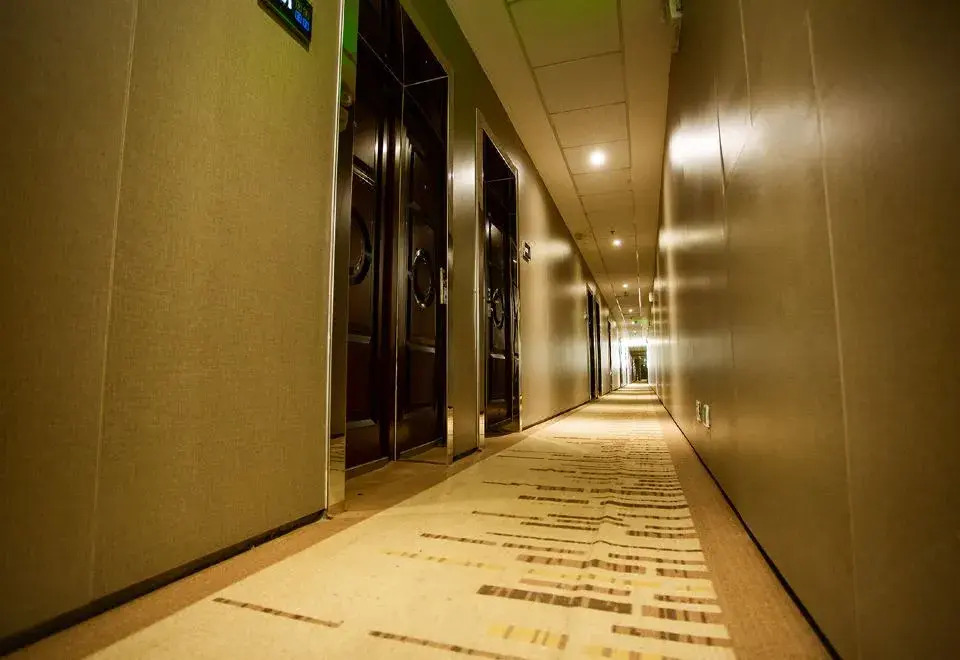 Oasis Business Hotel (Dongying Xisi Road)