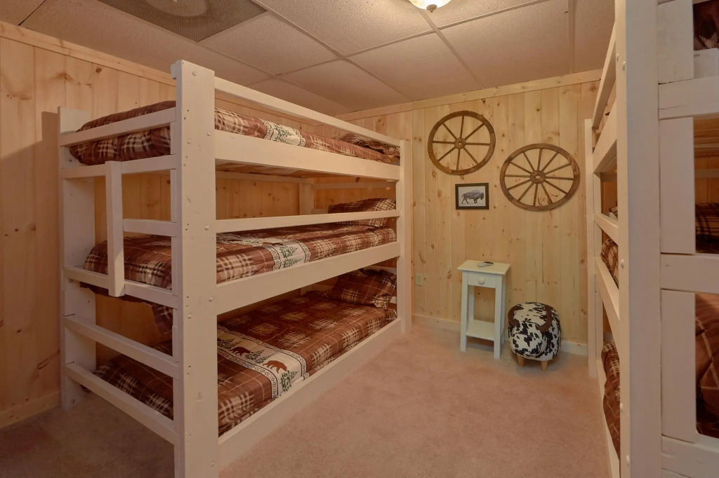 Hickory Lodge in Pigeon Forge