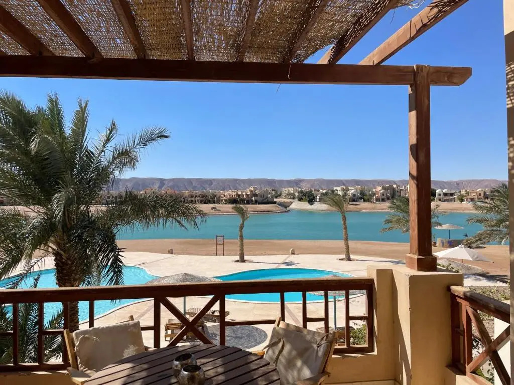 Sabina 1br apartment Lagoon view with shared pool