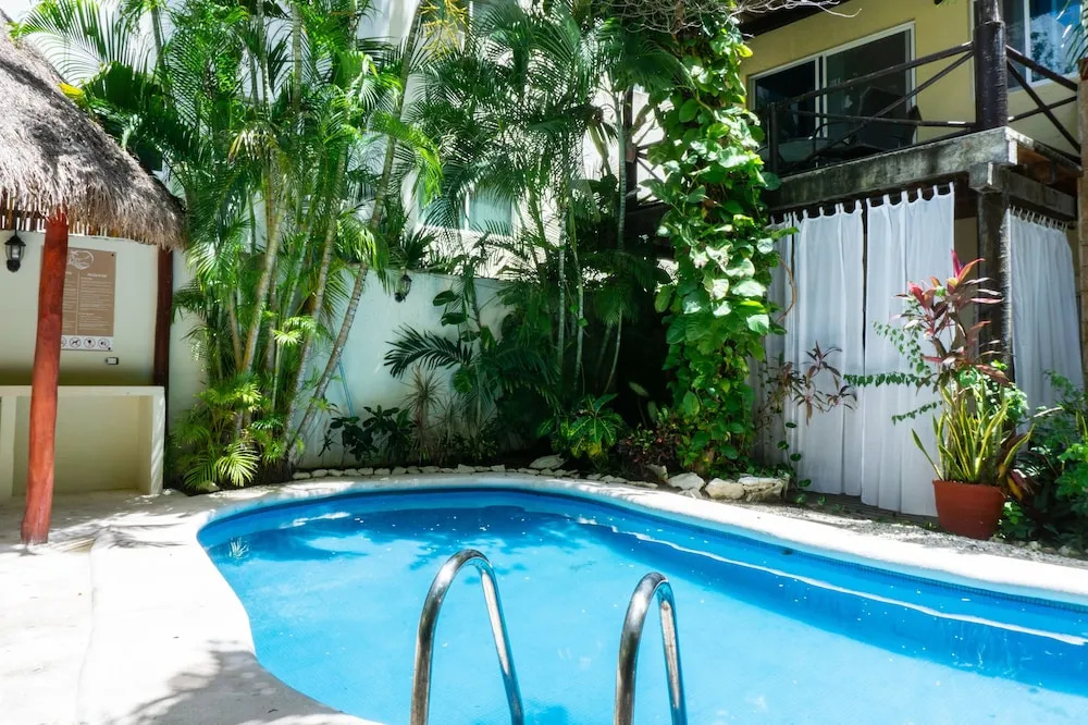 Magic Paradise A8 3 Bedroom Condo by RedAwning