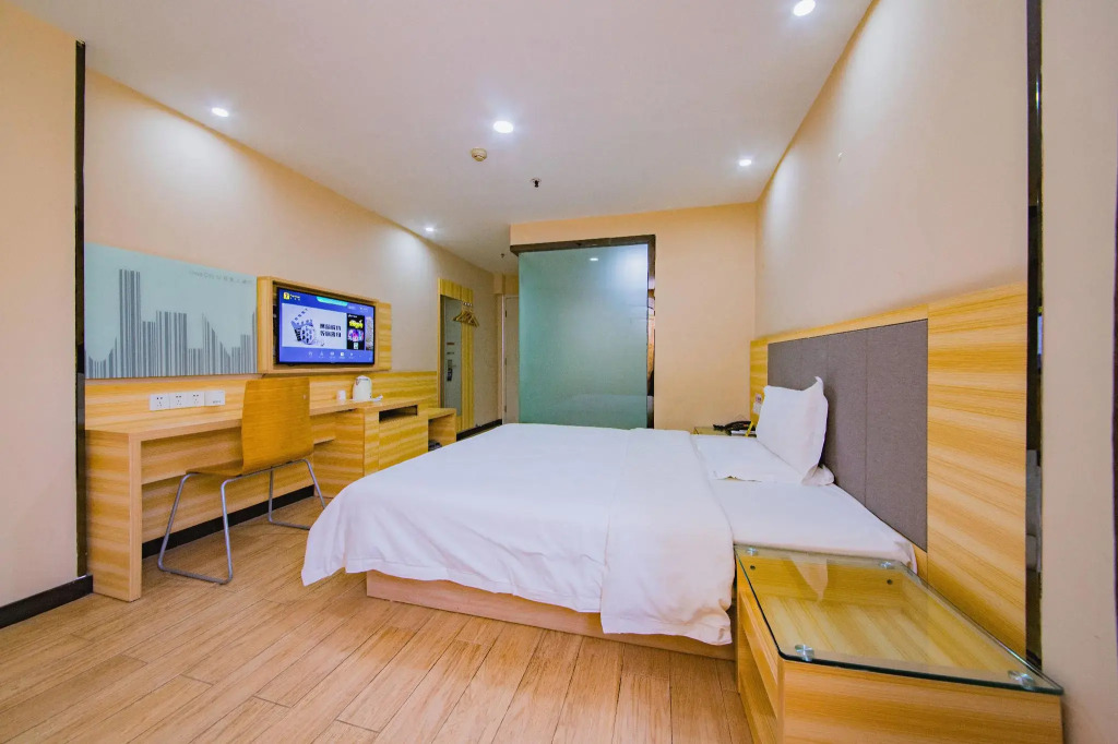 7Days Inn Chain Hotel (Changsha Yinpenling Liugoulong Subway Station)