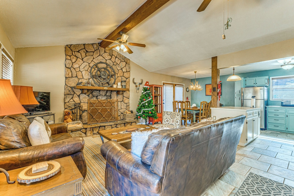 2 Mi to Midtown: Ruidoso Retreat w/ Hot Tub!