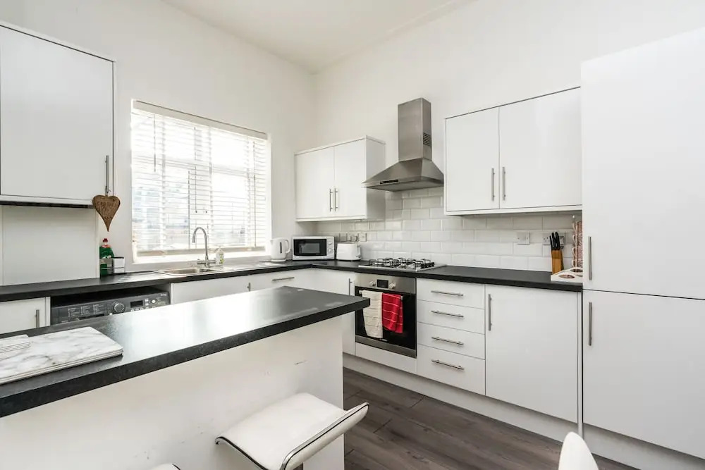 Modern 3BD House Near Heathrow and Tube Station