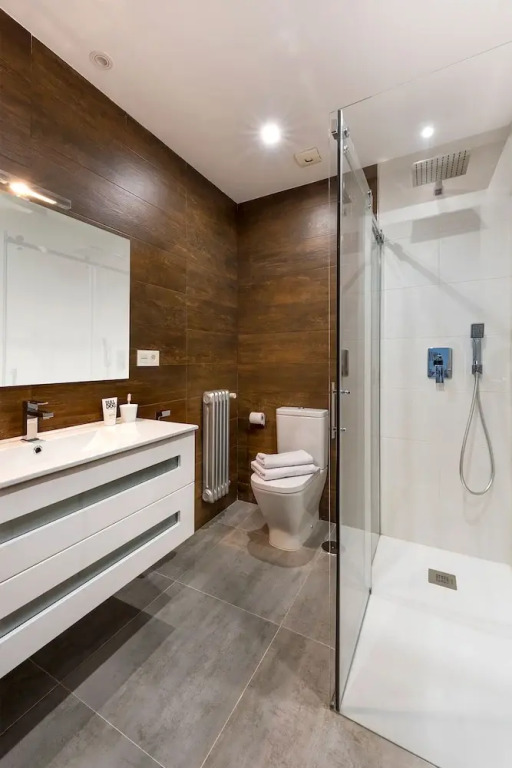 Spacious Apartment in Great Central Location. Tablas