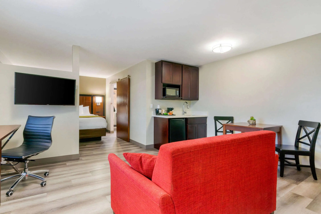 Antioch Inn and Suites