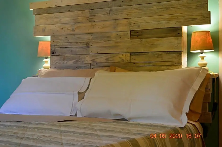 Villa Dacia bed bed and breakfast and Home Restaurant