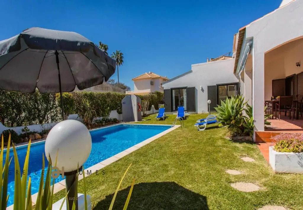 Greice Homes-650 meters from the beach, 4 bedrooms villa for holidays in Vilamoura-Quarteira