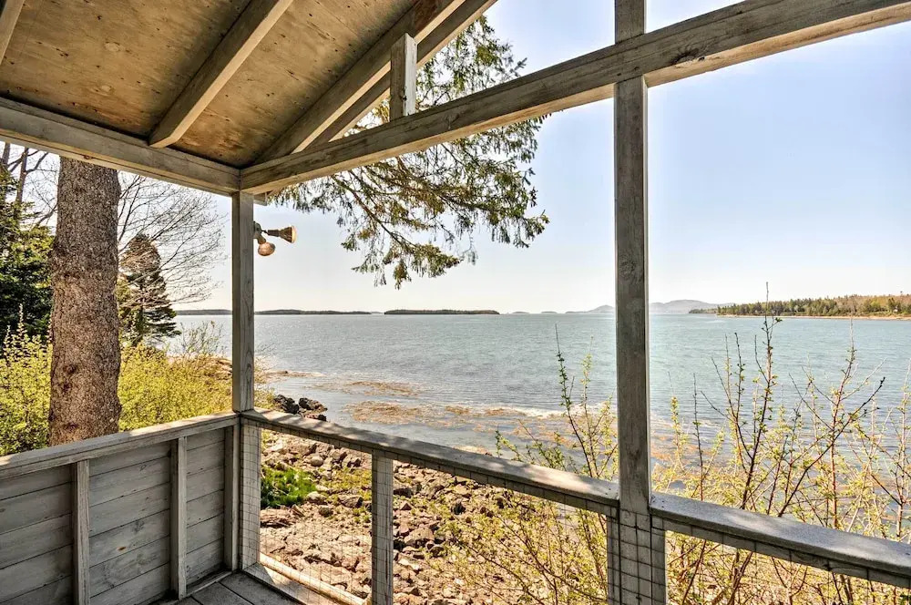 Bayfront Hancock Cottage w/ Beach Access & Views
