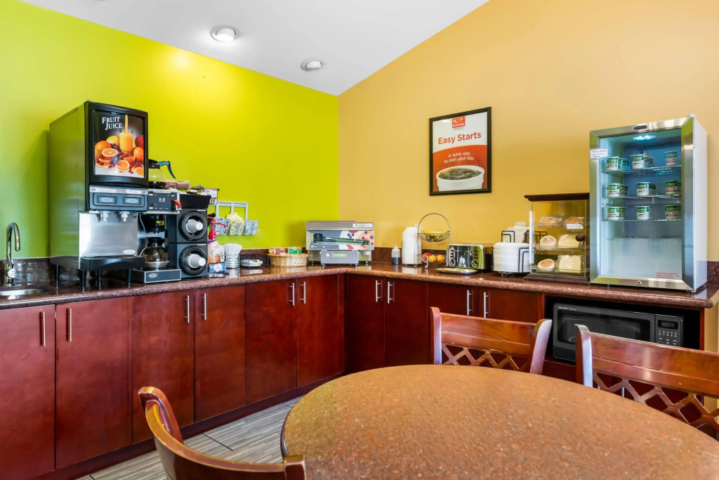 Econo Lodge Inn & Suites Eau Claire South